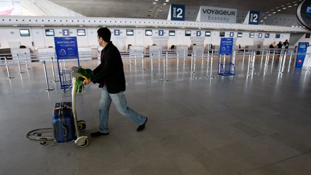 Prolonged shutdown by volcanic ash feared to destroy European growth
