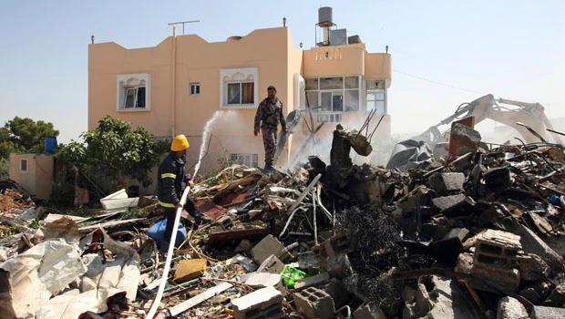 Palestinian fighter killed in Israeli raid