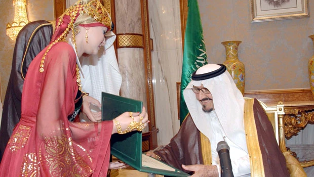 Sultan meets rights delegation, businessmen