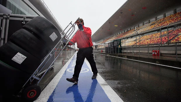 Vettel set to steal thunder in Schumacher's Shanghai return