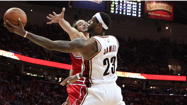 LeBron's 40 lead Cavs over Bulls