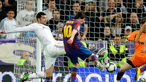 Messi 'the flea' outpacing racehorse Ronaldo