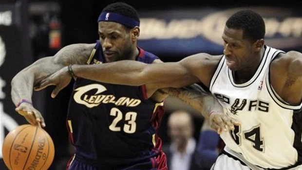 James scores 23 to lead Cavs over Bucks