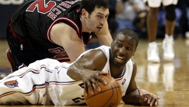 Bulls reach playoffs after win over Bobcats