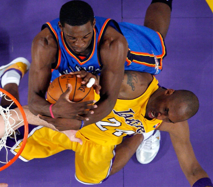 Kobe bails out Lakers against Thunder