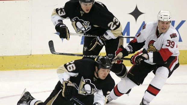 Senators surprise Penguins in series opener