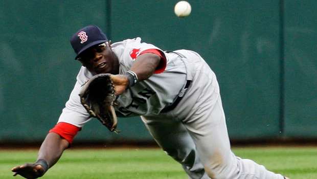 Pedroia, Beltre help Red Sox beat Royals 8-6