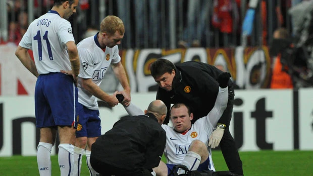 Rooney injury looms large over Chelsea showdown