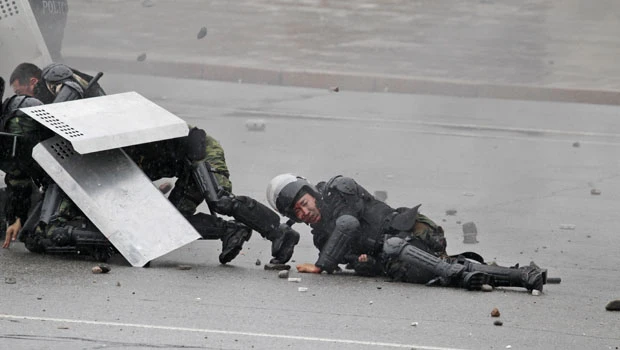 Kyrgyz protesters seize security HQ; dozens killed in clashes