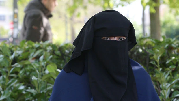 French Muslims torn over looming niqab ban