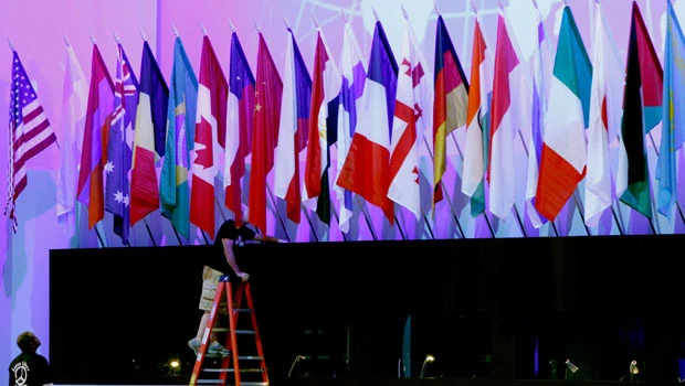 Obama takes non-nuclear pledge to world leaders