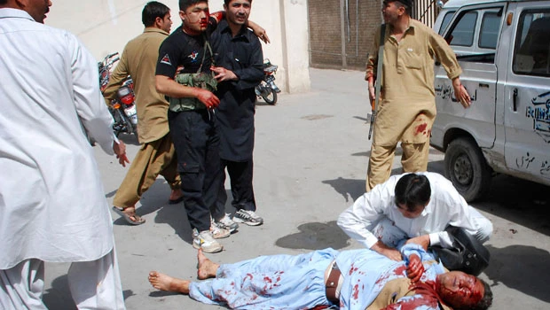 8 killed as bomber attacks mourners at Pakistan hospital
