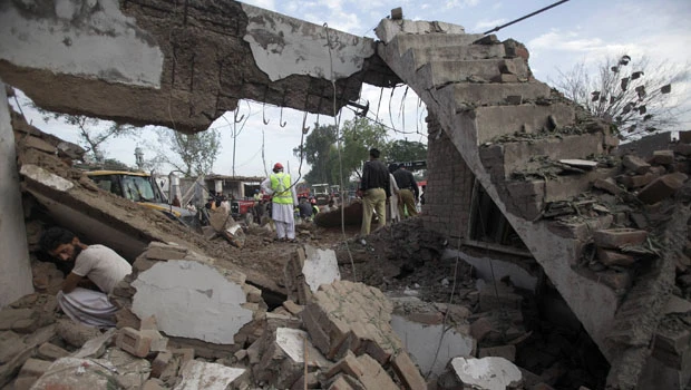 Five policemen killed in Pakistan car bomb attack