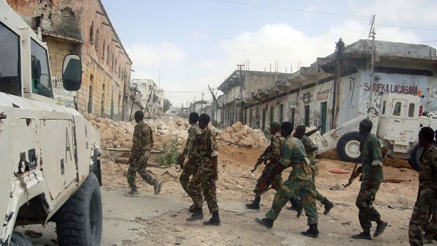 Somali militants push toward pirate stronghold