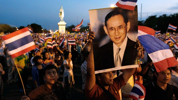 Thai 'red shirts' offer compromise to end impasse