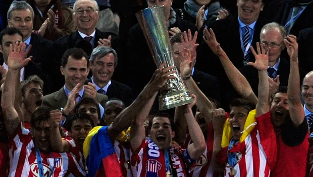 Forlan ends Atletico's 14-year wait for a trophy