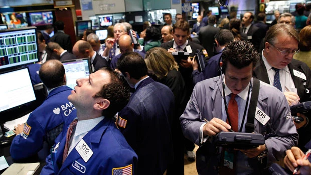 World stocks sag on renewed Europe fears