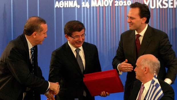 Turkish PM makes historic visit to Greece, backs arms cuts