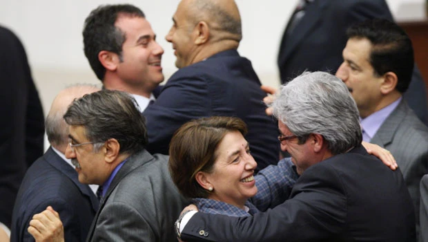 Turkish lawmakers OK constitutional amendments