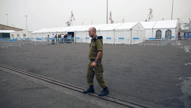 Activists say bound for Gaza despite Israeli warning
