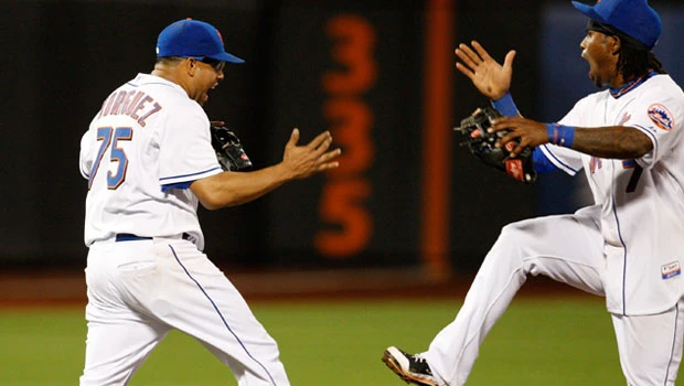 Santana to fore as Mets hold off Yankees