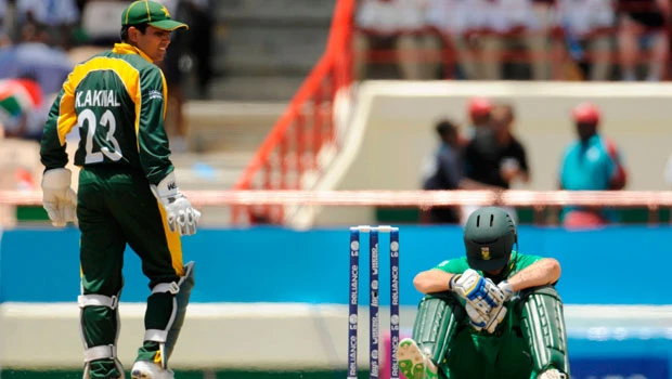 Pakistan stays in contention with South Africa win