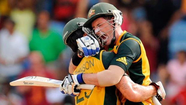 Hussey gives Aussies breathtaking last-over win