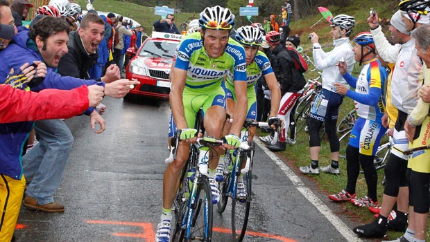 Mountain master Basso seizes overall lead in Giro