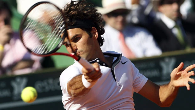 Federer posts 1st clay win of season
