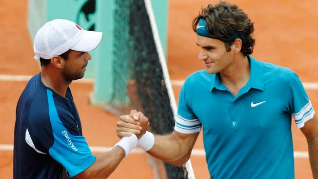 Federer, Venus cruise to victory