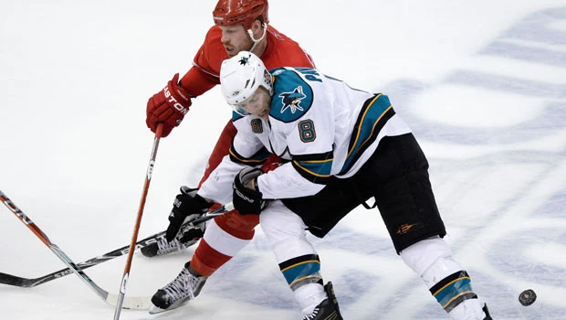 Thornton, Sharks show up Red Wings for 3-0 lead