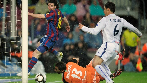 Messi strikes as Barcelona beats Tenerife 4-1