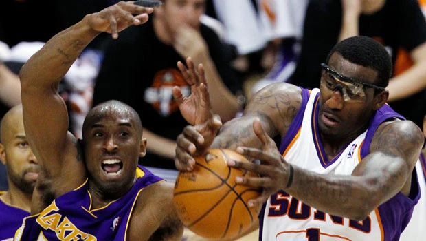 Stoudemire scorches Lakers as Suns win Game Three