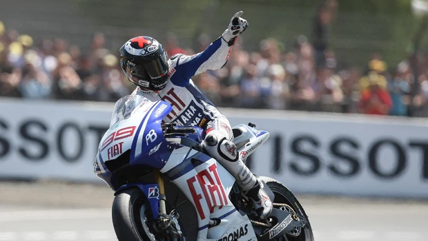 Lorenzo beats Rossi to win French GP