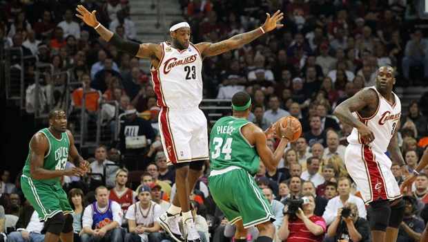 Celtics stun Cavs, take 3-2 lead in series
