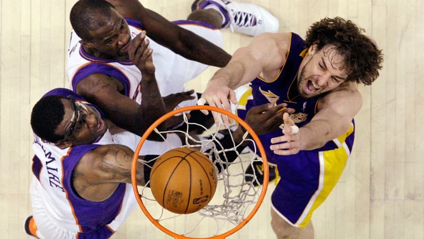 Lakers beat Suns to set up rematch with Boston