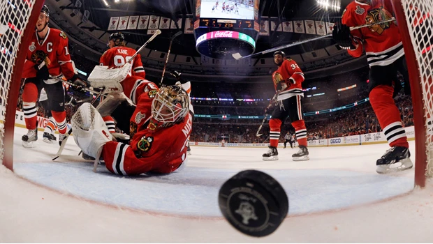Blackhawks edge Flyers in Game 1