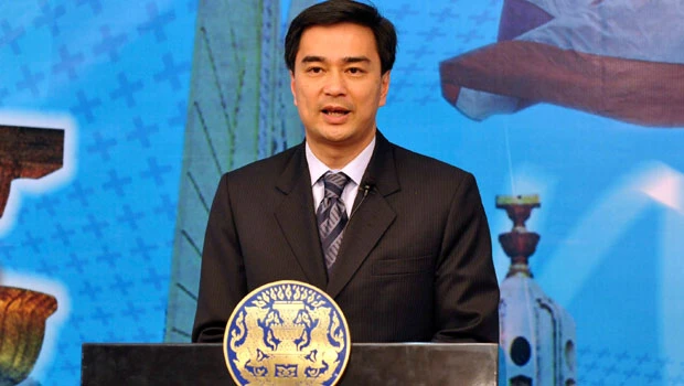Thai PM offers olive branch to Red Shirts