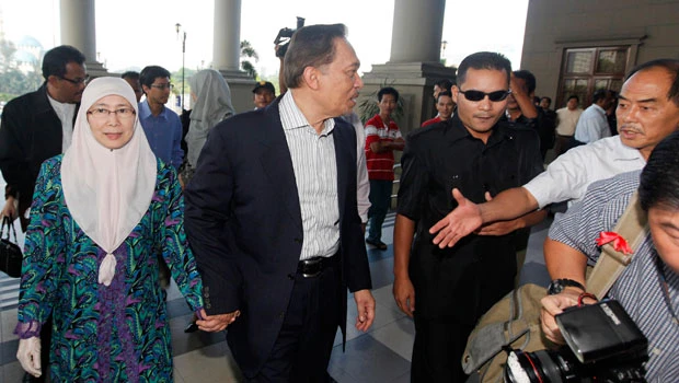Malaysian PM accused of plotting Anwar sodomy trial