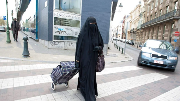 Amnesty, Muslim council oppose Belgian burqa bill