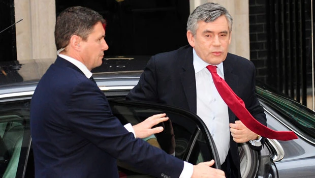 UK's top 2 parties locked in election standoff