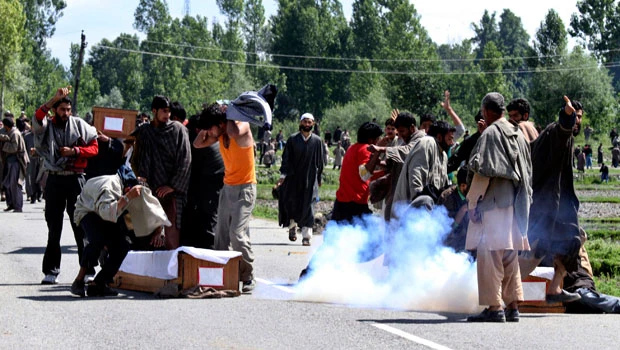 Thousands protest killings in Kashmir