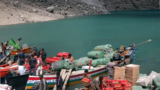 Flooding fears as Pakistan tries to ease dam pressure
