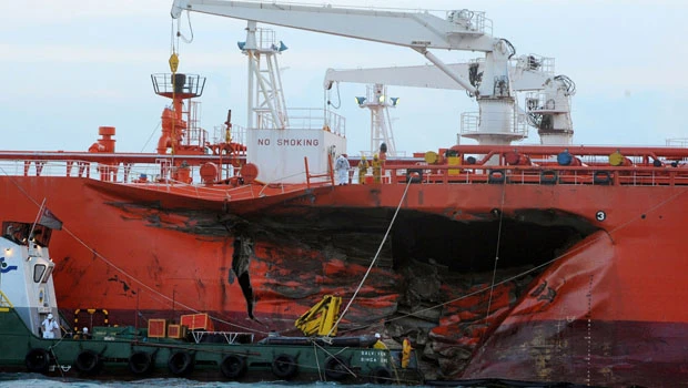 Tanker-carrier collision causes oil spill off Singapore