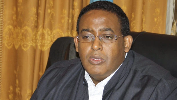 Diplomats back Somali president as PM protests dismissal