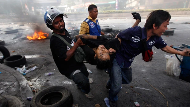 Thai PM defends crackdown as bodies lie on streets