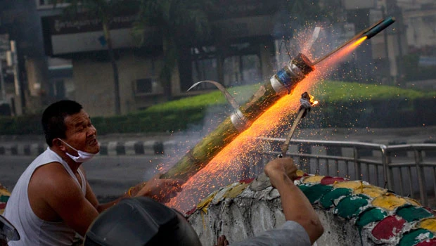 Thai govt dismisses talks to end deadly protests