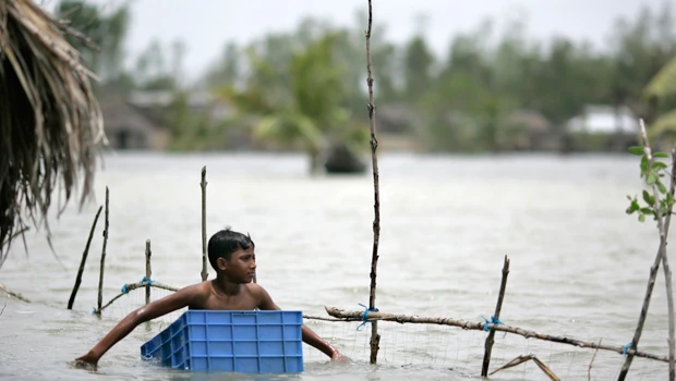 Bangladesh cyclone victims struggle for survival