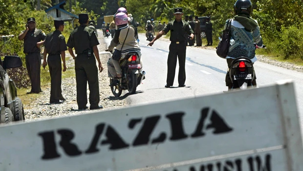 Tight pants ban takes effect in Indonesia's Aceh