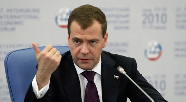 Medvedev vows to cut taxes